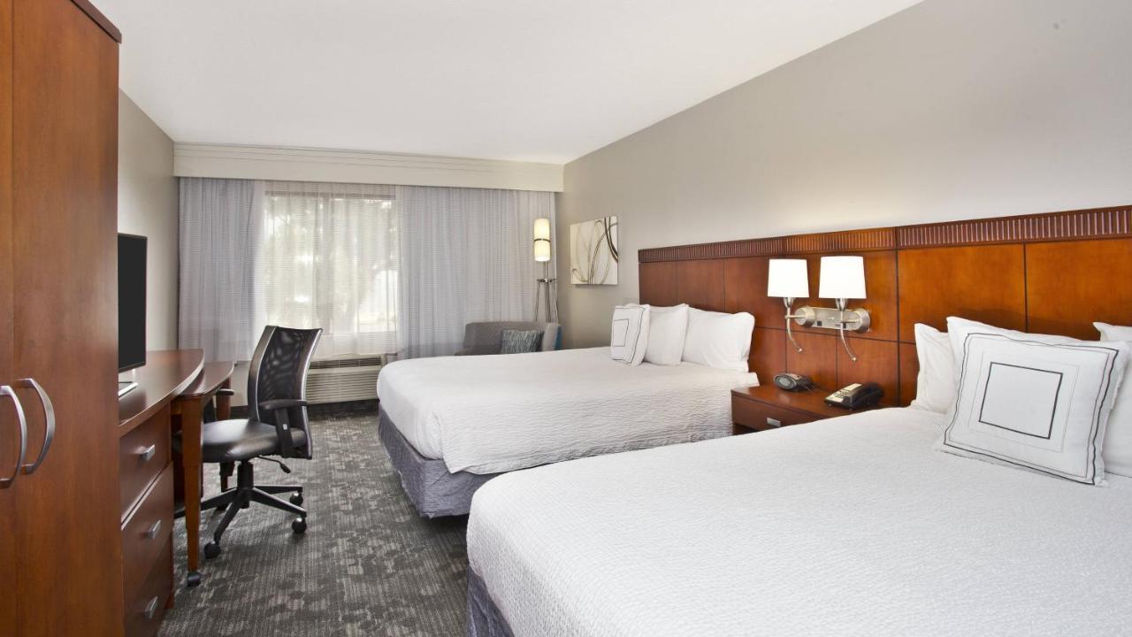 Courtyard By Marriott Gulfport Beachfront Buitenkant foto