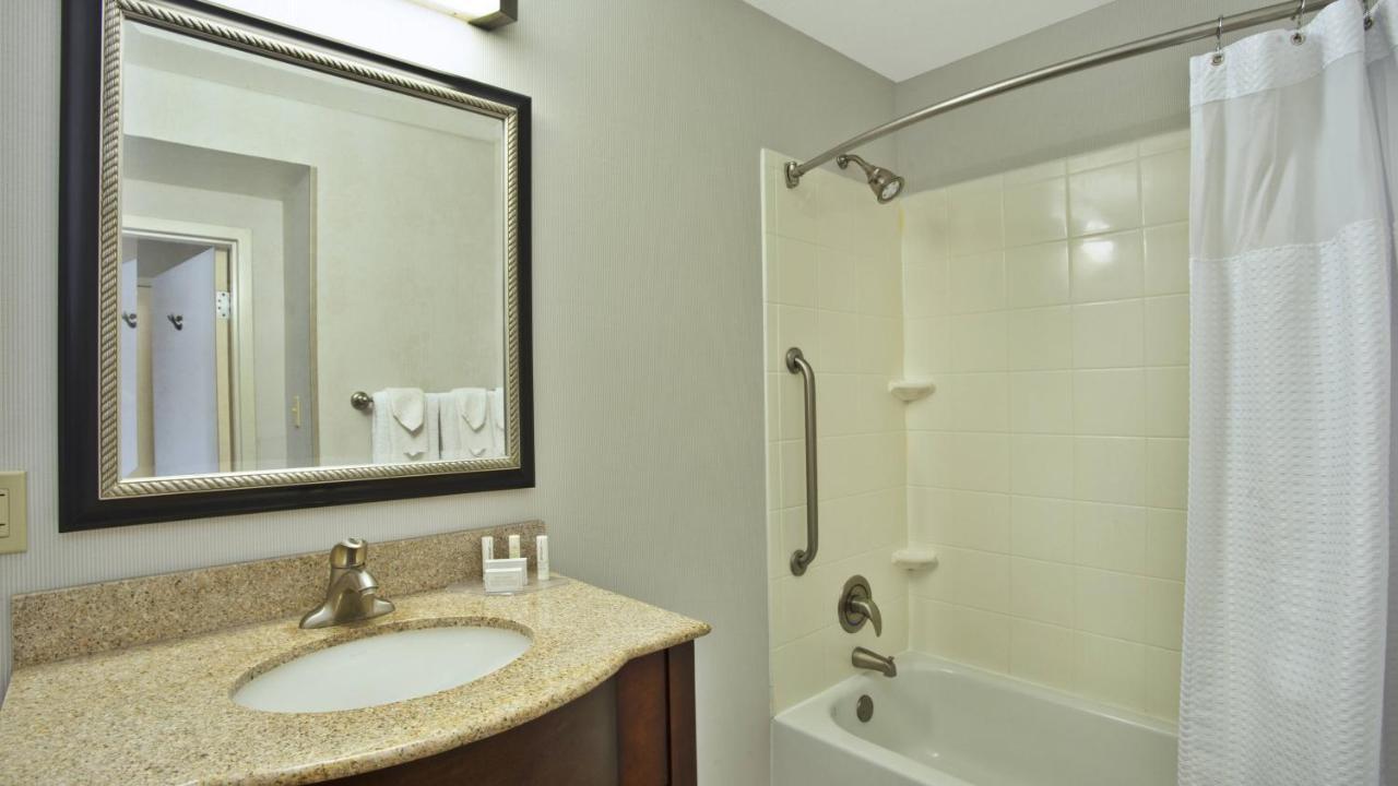 Courtyard By Marriott Gulfport Beachfront Buitenkant foto