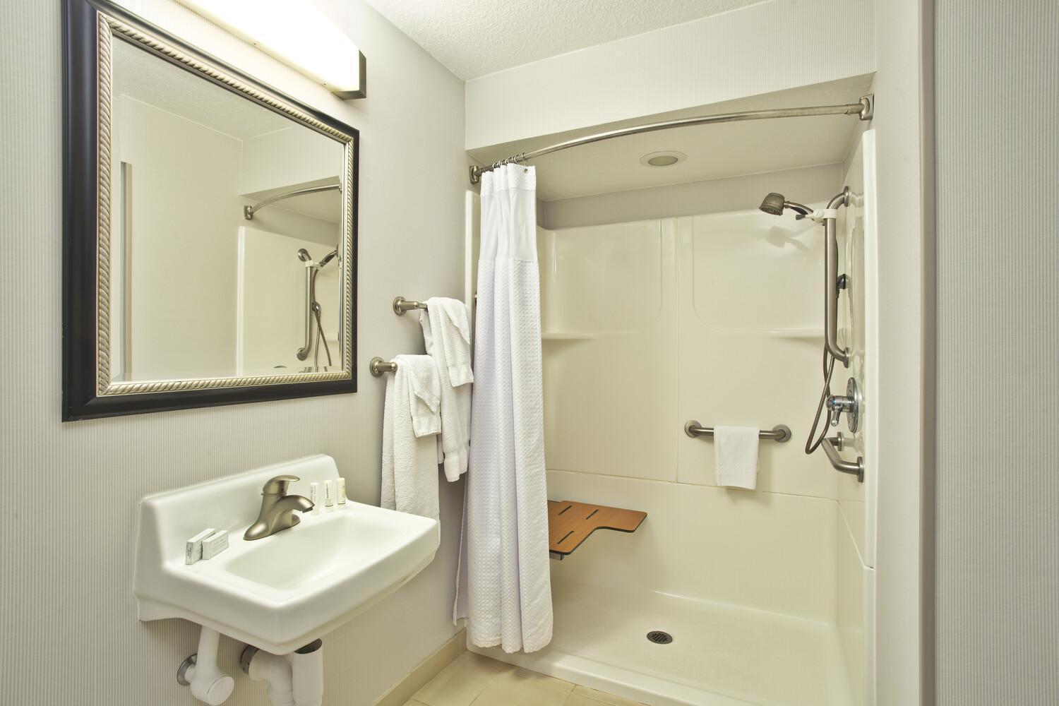 Courtyard By Marriott Gulfport Beachfront Buitenkant foto