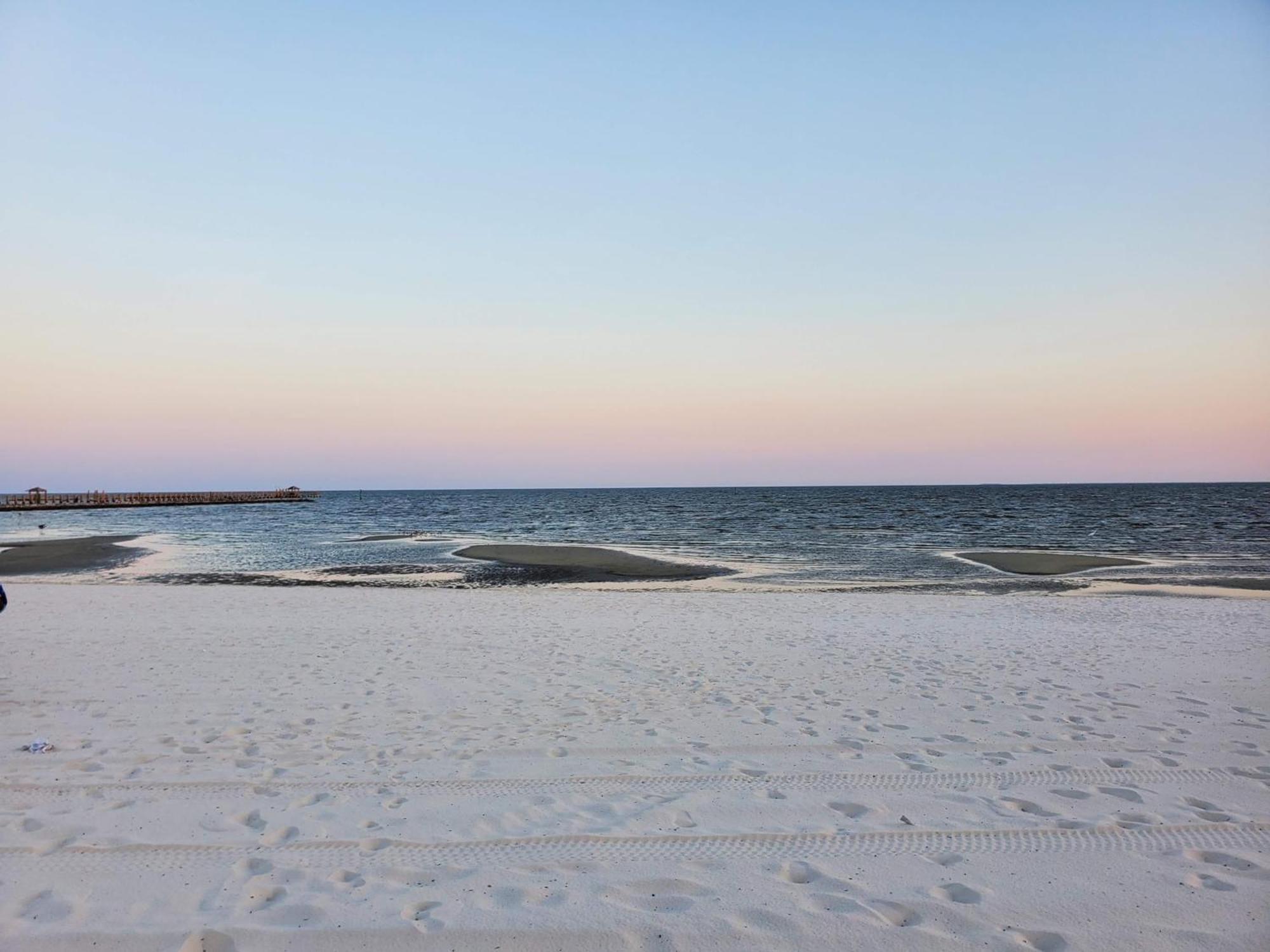 Courtyard By Marriott Gulfport Beachfront Buitenkant foto