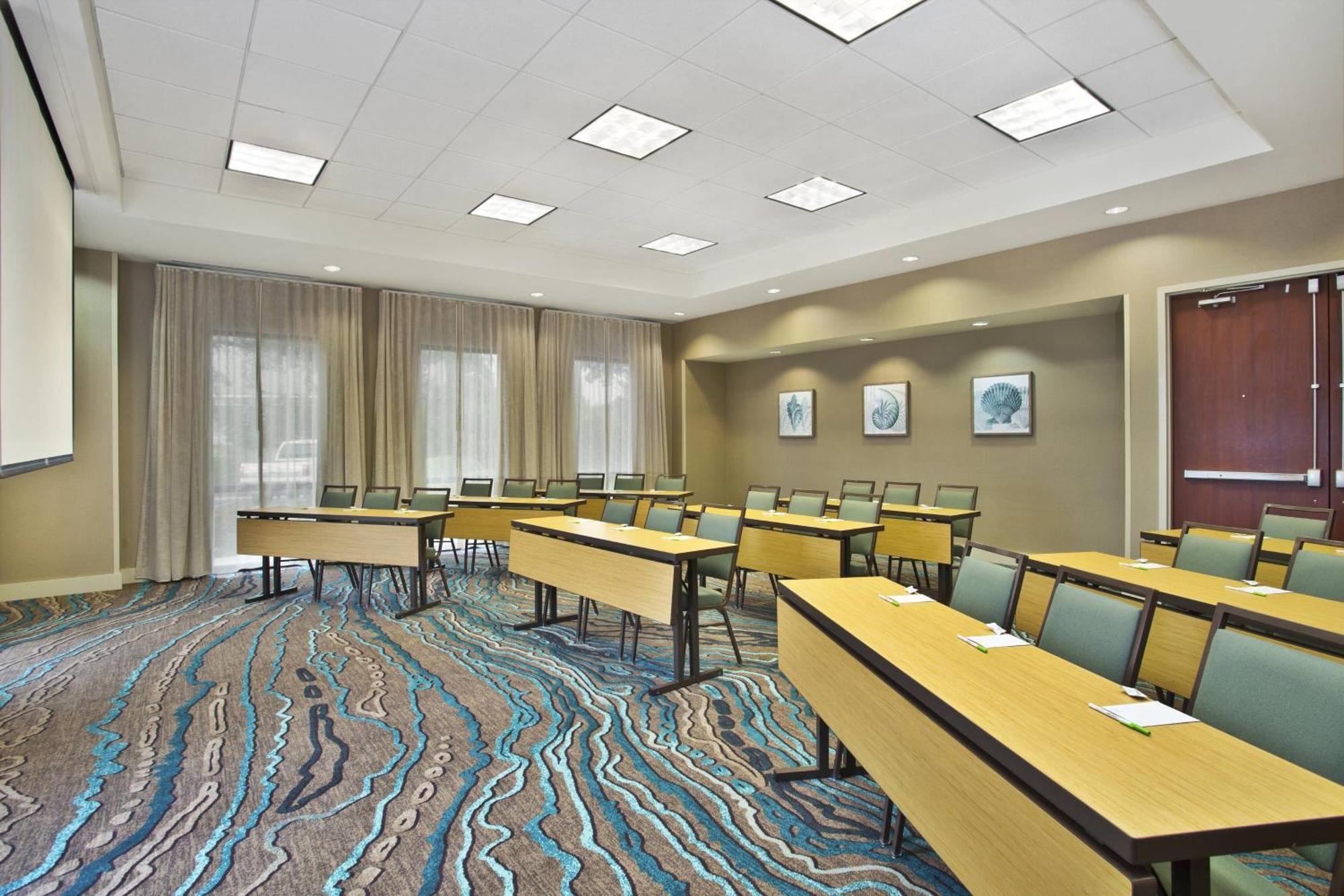 Courtyard By Marriott Gulfport Beachfront Buitenkant foto