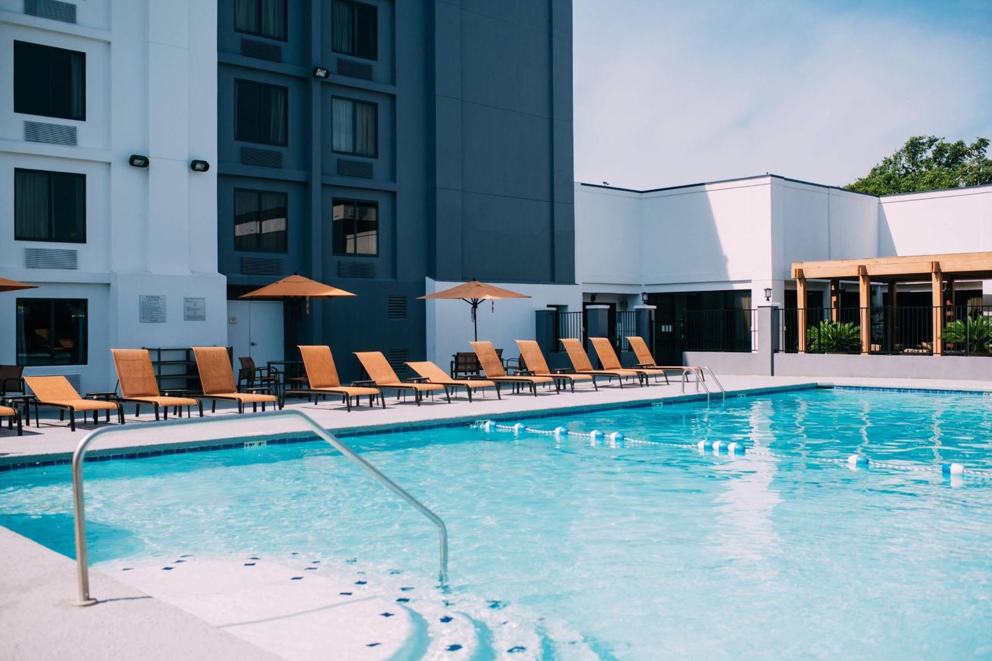 Courtyard By Marriott Gulfport Beachfront Buitenkant foto