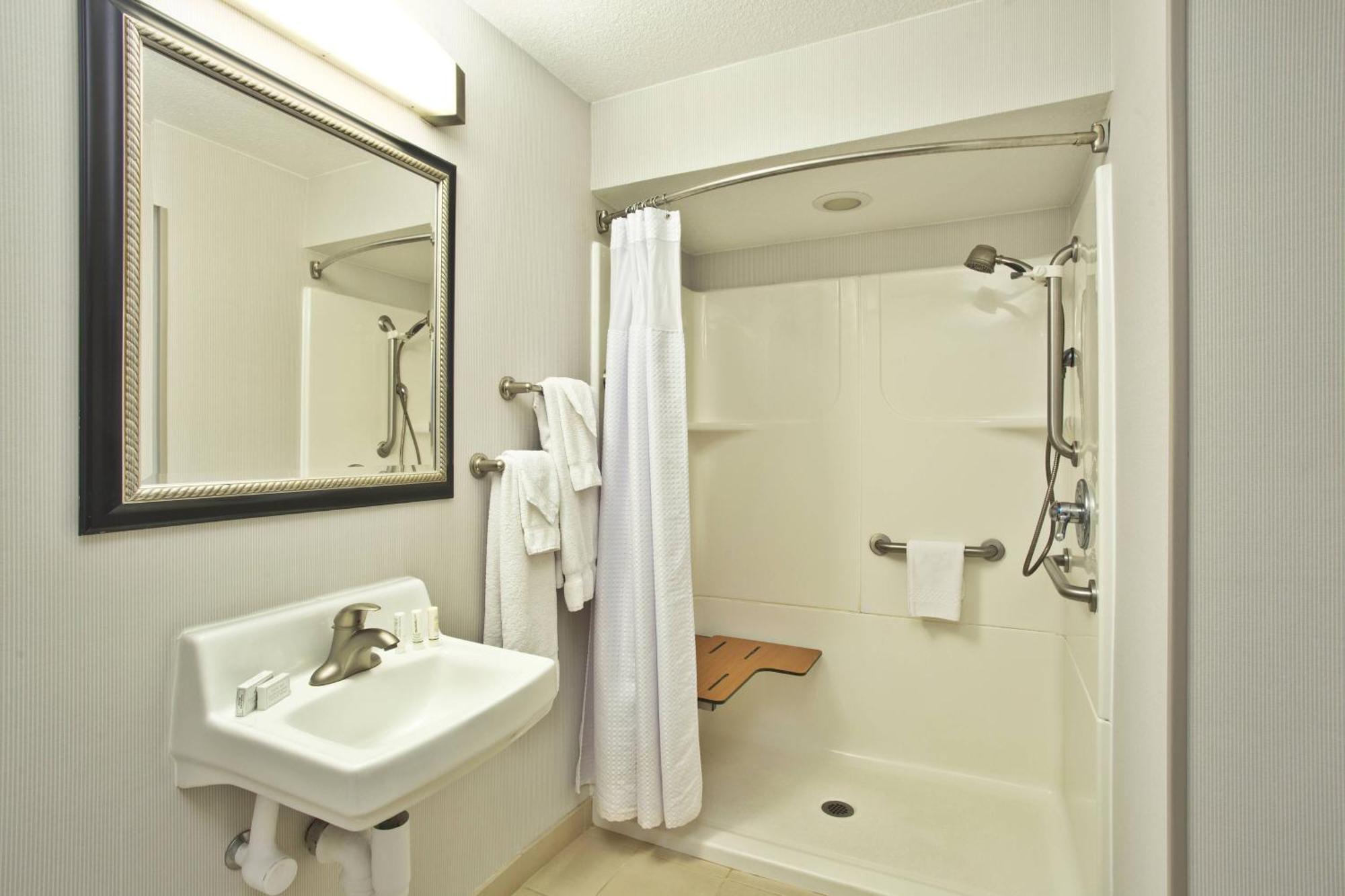 Courtyard By Marriott Gulfport Beachfront Buitenkant foto