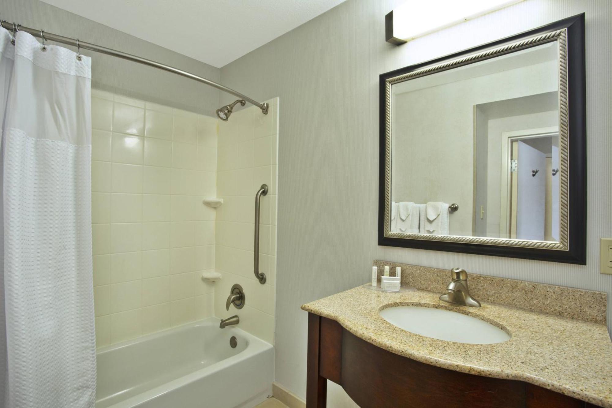 Courtyard By Marriott Gulfport Beachfront Buitenkant foto