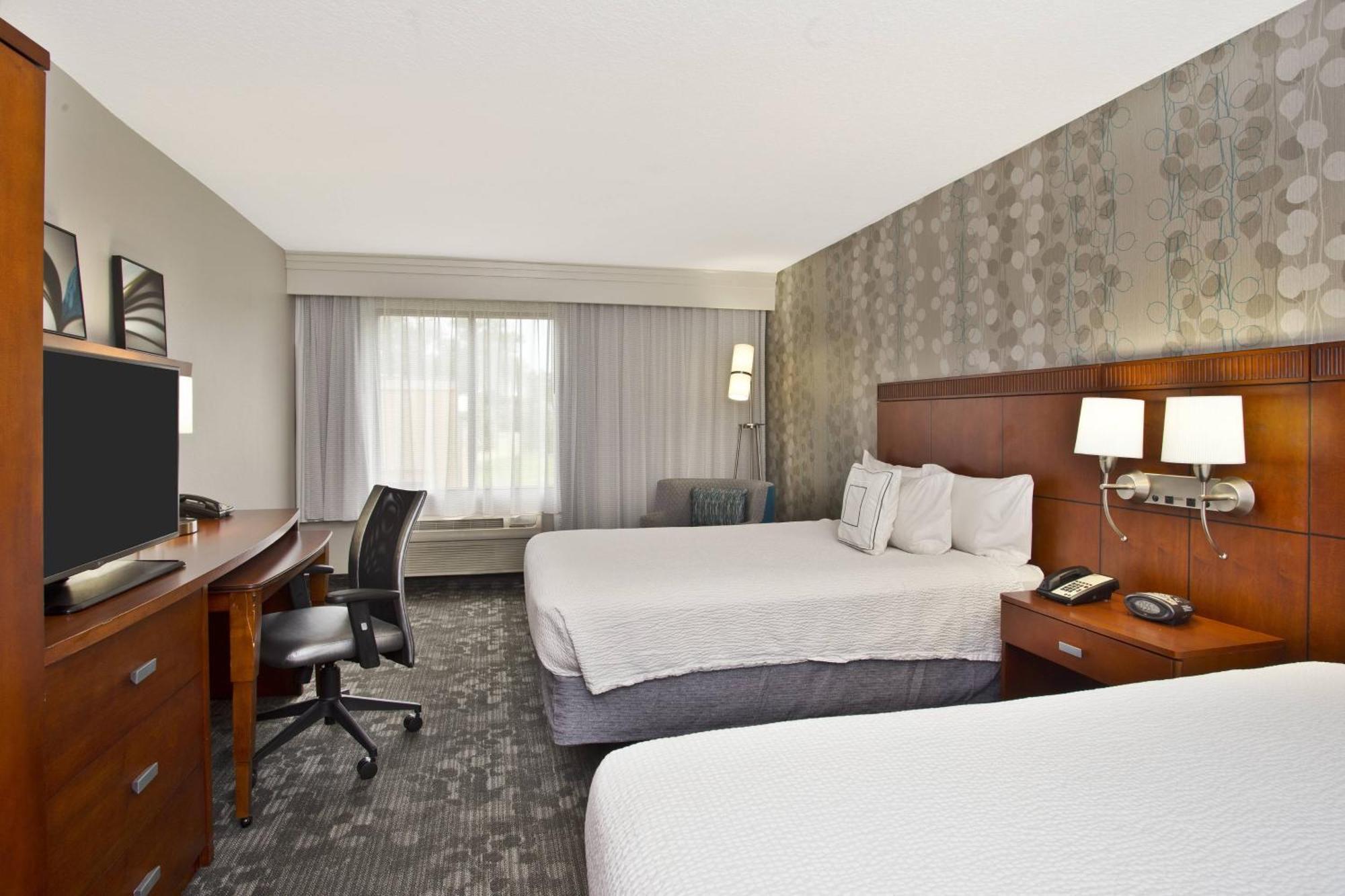Courtyard By Marriott Gulfport Beachfront Buitenkant foto
