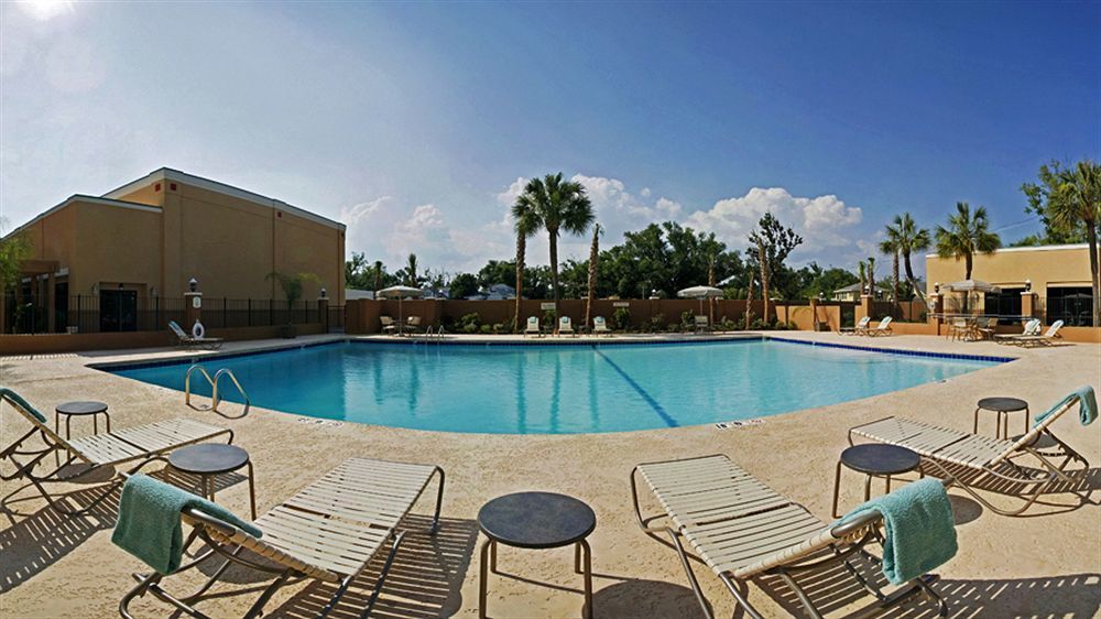 Courtyard By Marriott Gulfport Beachfront Buitenkant foto