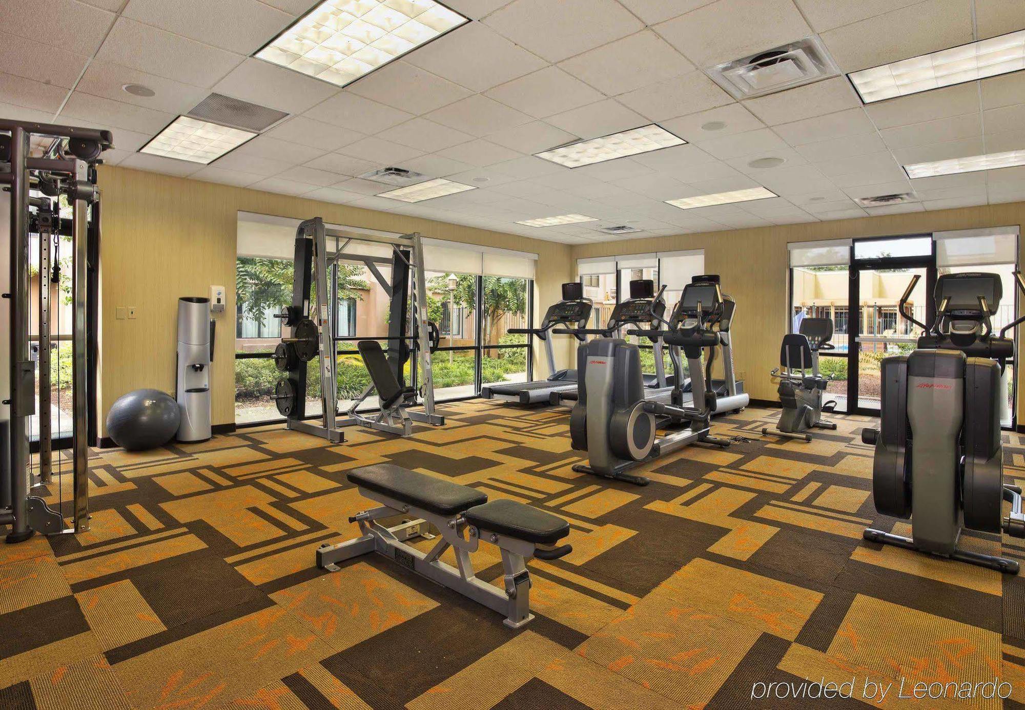 Courtyard By Marriott Gulfport Beachfront Buitenkant foto