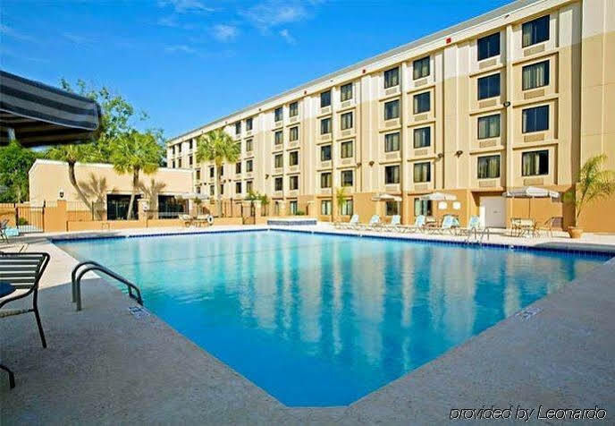Courtyard By Marriott Gulfport Beachfront Buitenkant foto